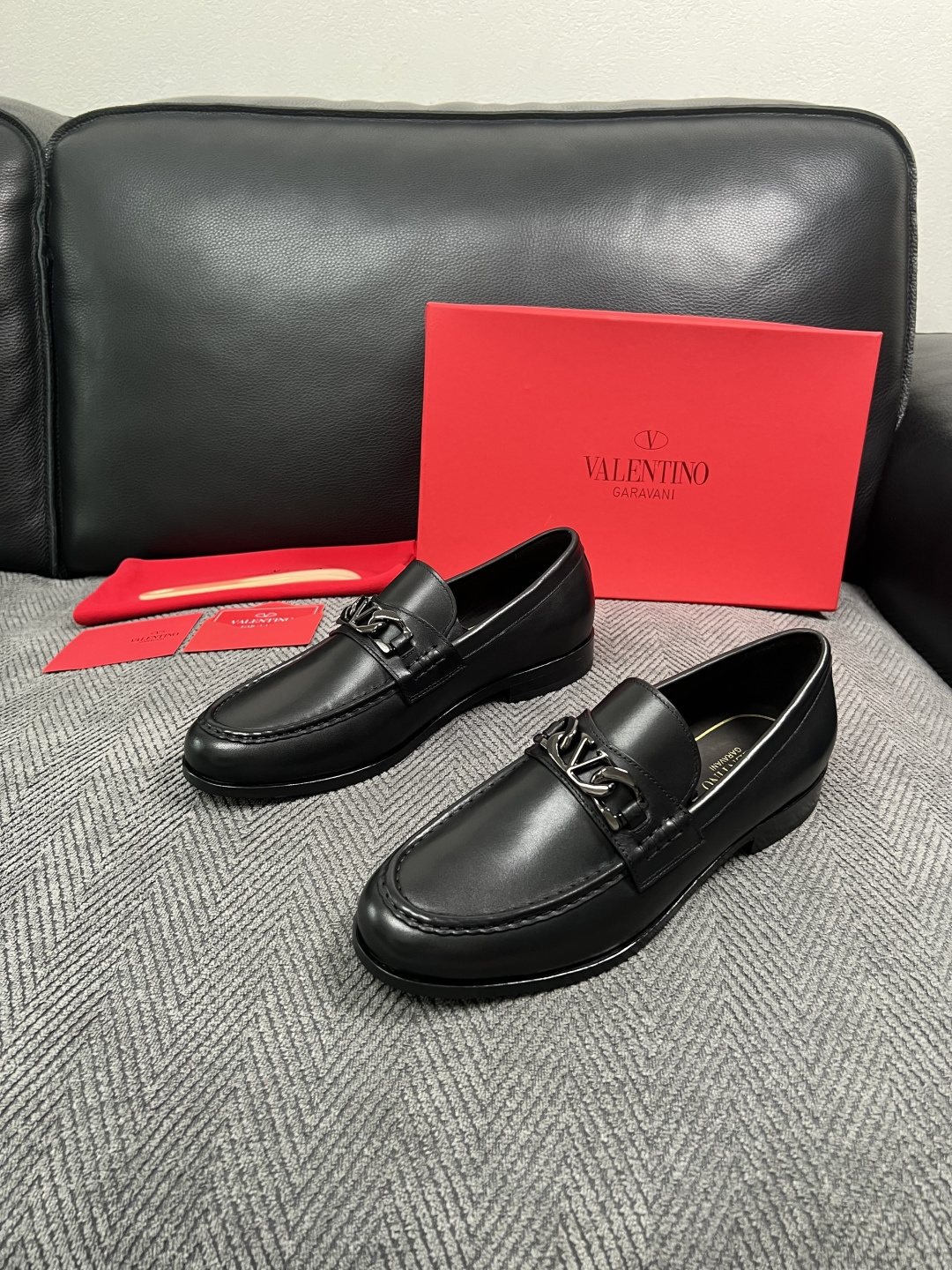 VALENTINO  高品质  顶级工艺品  华伦天奴，皮鞋专柜同步，鞋面意大利进口，高品质复杂工艺品，进口牛皮里垫柔软