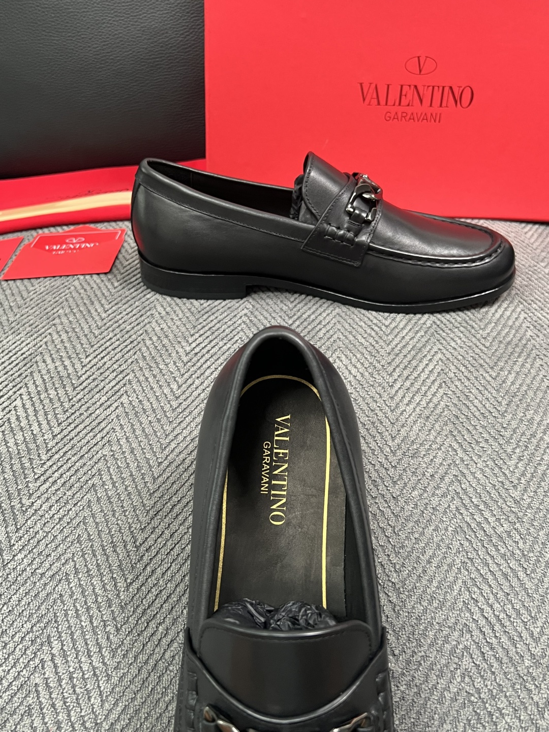 VALENTINO  高品质  顶级工艺品  华伦天奴，皮鞋专柜同步，鞋面意大利进口，高品质复杂工艺品，进口牛皮里垫柔软