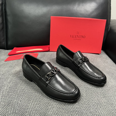 VALENTINO 高品质 顶级工艺品 华伦天奴,皮鞋专柜同步,鞋面意大利进口,高品质复杂工艺品,进口牛皮里垫柔软 VALENTINO 高品质 顶级工艺品 华伦天奴,皮鞋专柜同步,鞋面意大利进口,高品质复杂工艺品,进口牛皮里垫柔软