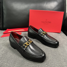 VALENTINO 高品质 顶级工艺品 华伦天奴,皮鞋专柜同步,鞋面意大利进口,高品质复杂工艺品,进口牛皮里垫柔软 VALENTINO 高品质 顶级工艺品 华伦天奴,皮鞋专柜同步,鞋面意大利进口,高品质复杂工艺品,进口牛皮里垫柔软