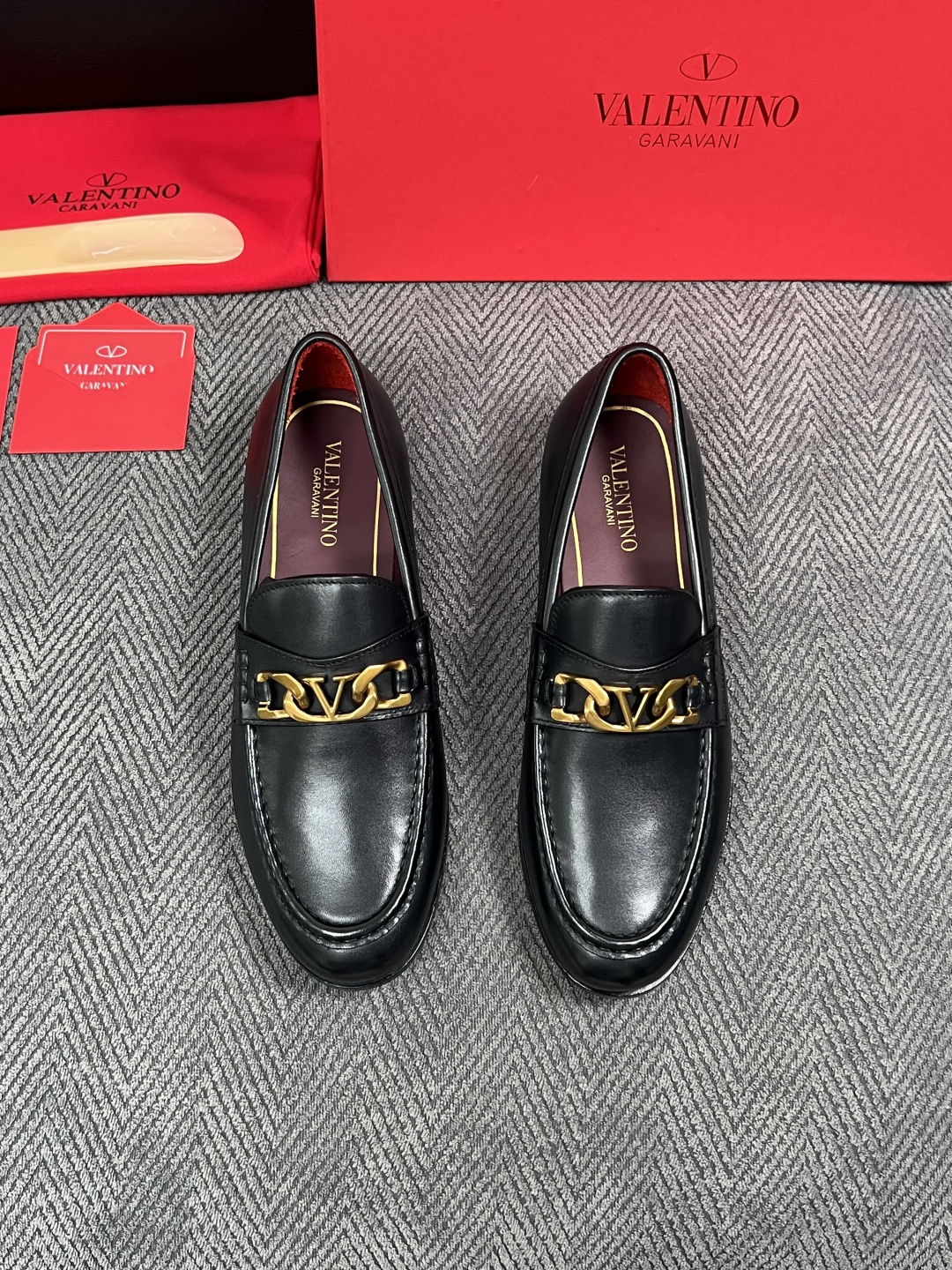 VALENTINO  高品质  顶级工艺品  华伦天奴，皮鞋专柜同步，鞋面意大利进口，高品质复杂工艺品，进口牛皮里垫柔软