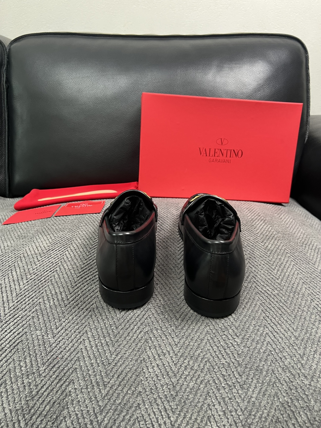 VALENTINO  高品质  顶级工艺品  华伦天奴，皮鞋专柜同步，鞋面意大利进口，高品质复杂工艺品，进口牛皮里垫柔软