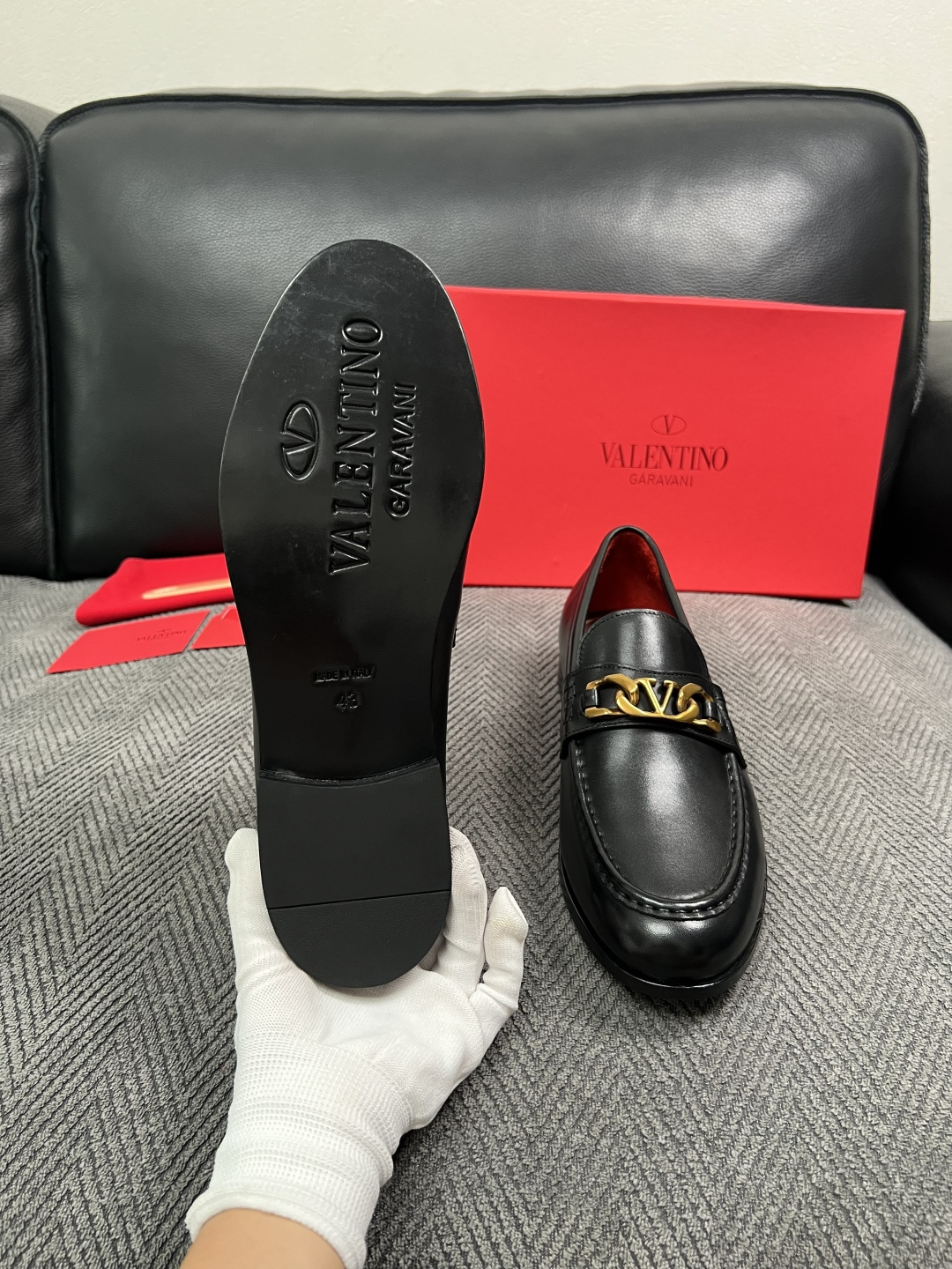 VALENTINO  高品质  顶级工艺品  华伦天奴，皮鞋专柜同步，鞋面意大利进口，高品质复杂工艺品，进口牛皮里垫柔软