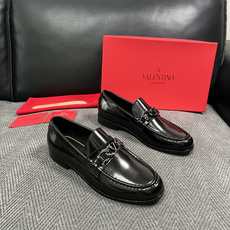VALENTINO 高品质 顶级工艺品 华伦天奴,皮鞋专柜同步,鞋面意大利进口,高品质复杂工艺品,进口牛皮里垫柔软 VALENTINO 高品质 顶级工艺品 华伦天奴,皮鞋专柜同步,鞋面意大利进口,高品质复杂工艺品,进口牛皮里垫柔软