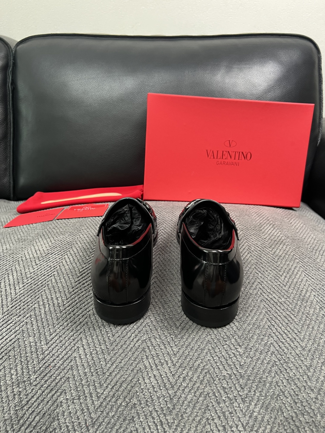VALENTINO  高品质  顶级工艺品  华伦天奴，皮鞋专柜同步，鞋面意大利进口，高品质复杂工艺品，进口牛皮里垫柔软