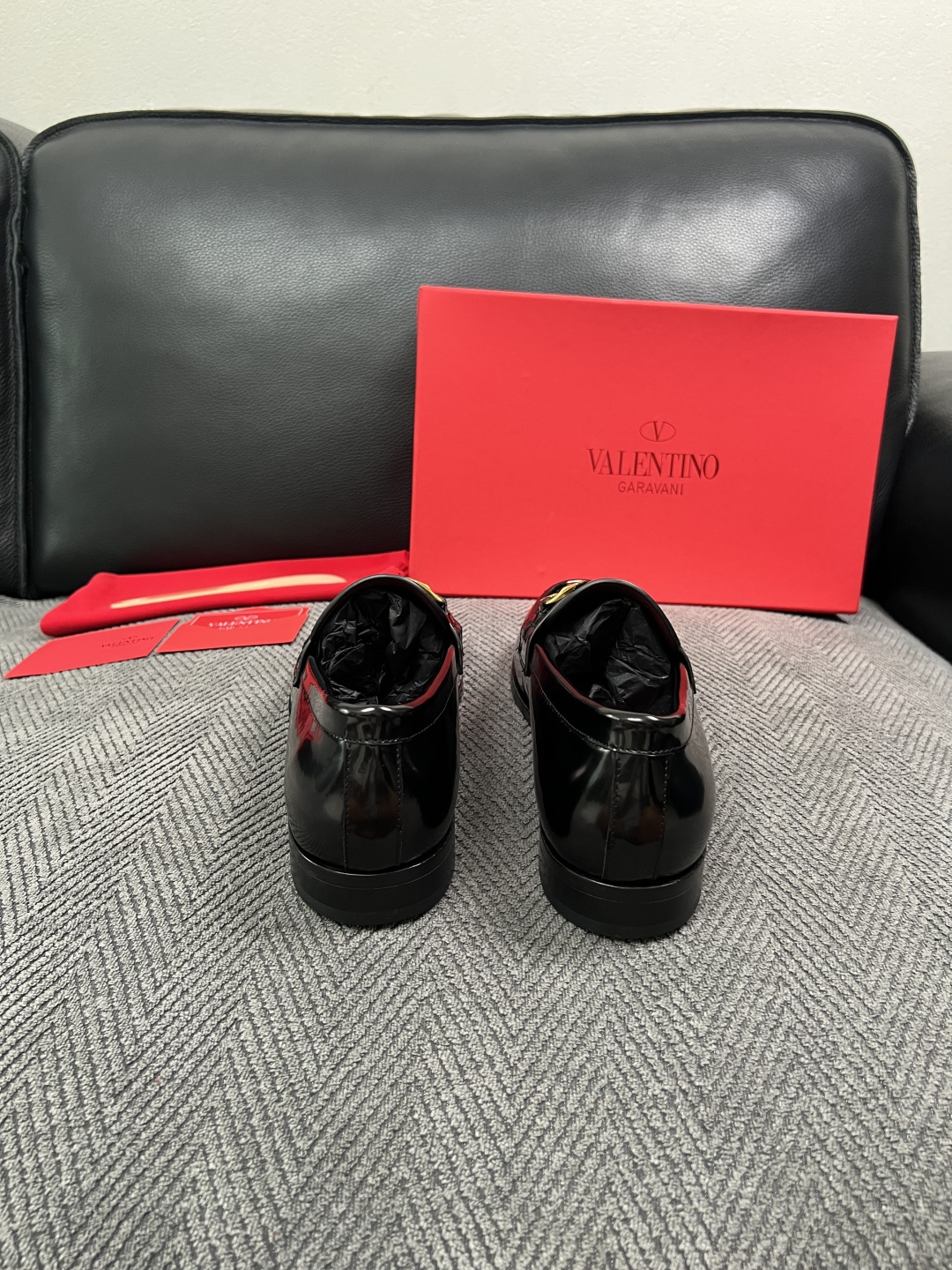 VALENTINO  高品质  顶级工艺品  华伦天奴，皮鞋专柜同步，鞋面意大利进口，高品质复杂工艺品，进口牛皮里垫柔软