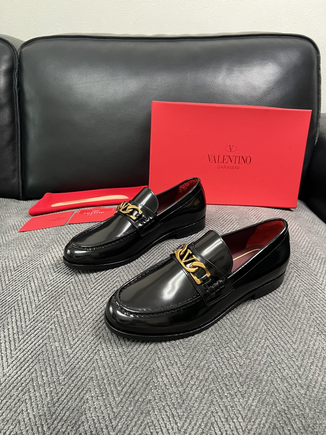 VALENTINO  高品质  顶级工艺品  华伦天奴，皮鞋专柜同步，鞋面意大利进口，高品质复杂工艺品，进口牛皮里垫柔软
