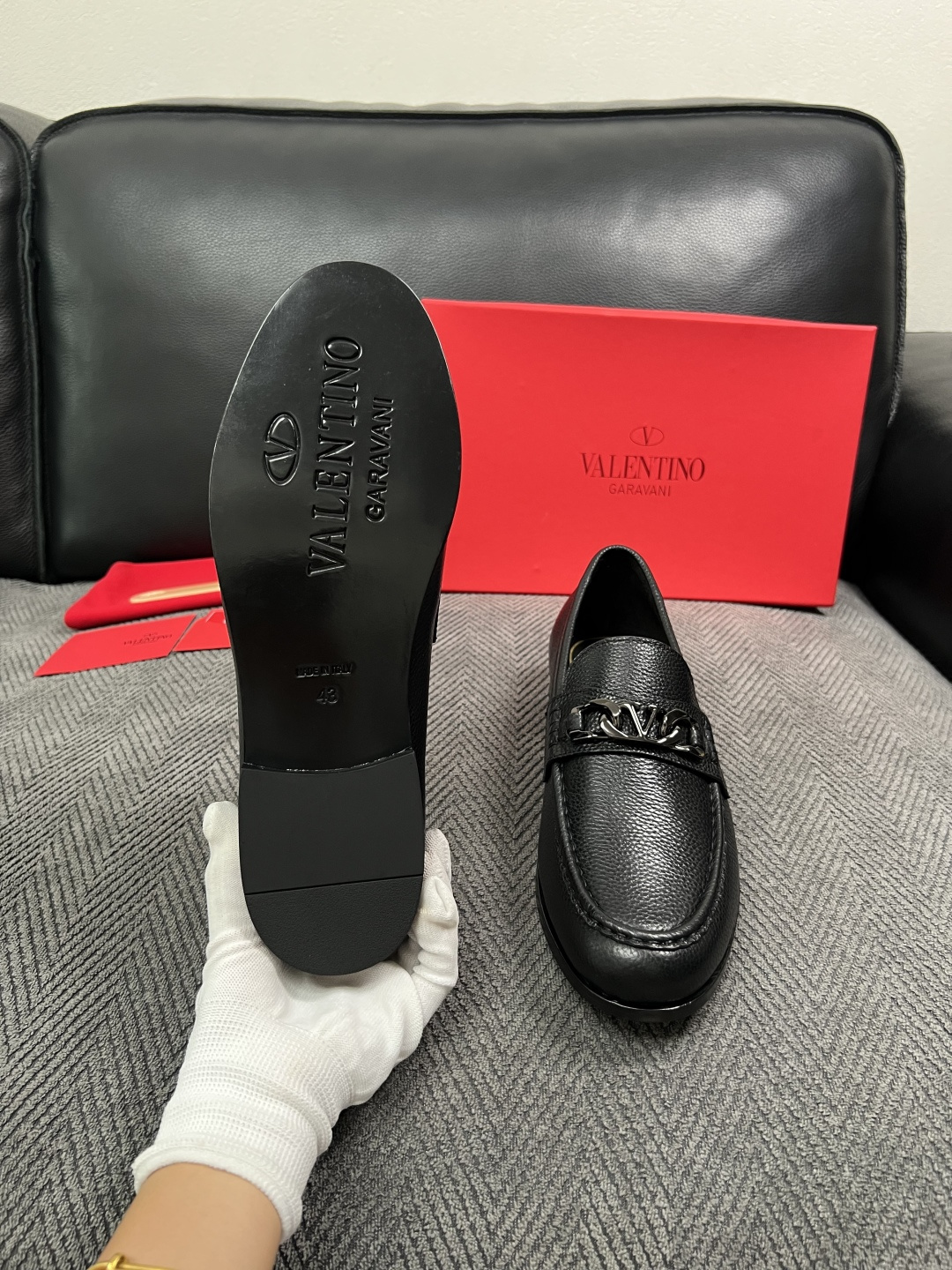 VALENTINO  高品质  顶级工艺品  华伦天奴，皮鞋专柜同步，鞋面意大利进口，高品质复杂工艺品，进口牛皮里垫柔软