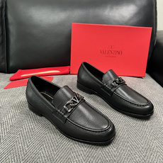 VALENTINO 高品质 顶级工艺品 华伦天奴,皮鞋专柜同步,鞋面意大利进口,高品质复杂工艺品,进口牛皮里垫柔软 VALENTINO 高品质 顶级工艺品 华伦天奴,皮鞋专柜同步,鞋面意大利进口,高品质复杂工艺品,进口牛皮里垫柔软