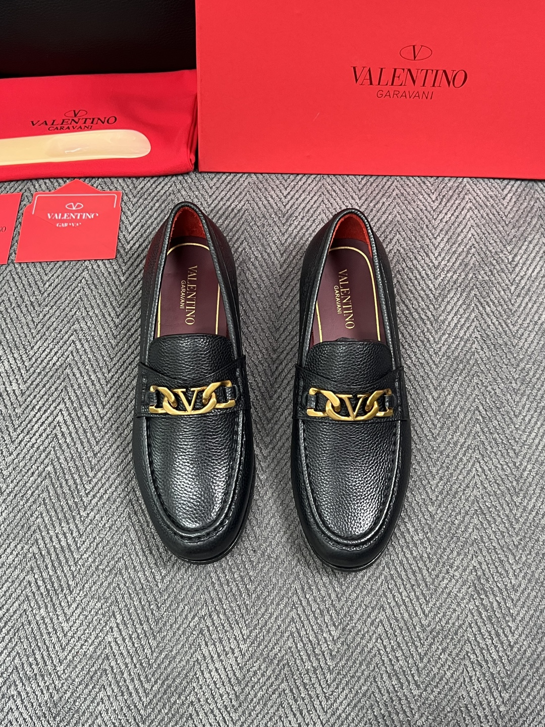 VALENTINO  高品质  顶级工艺品  华伦天奴，皮鞋专柜同步，鞋面意大利进口，高品质复杂工艺品，进口牛皮里垫柔软