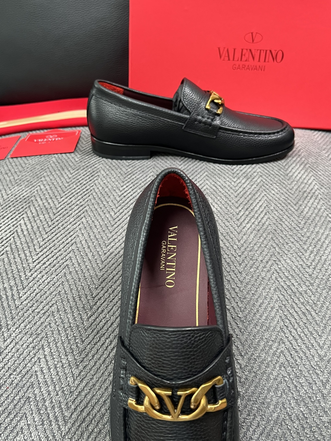 VALENTINO  高品质  顶级工艺品  华伦天奴，皮鞋专柜同步，鞋面意大利进口，高品质复杂工艺品，进口牛皮里垫柔软