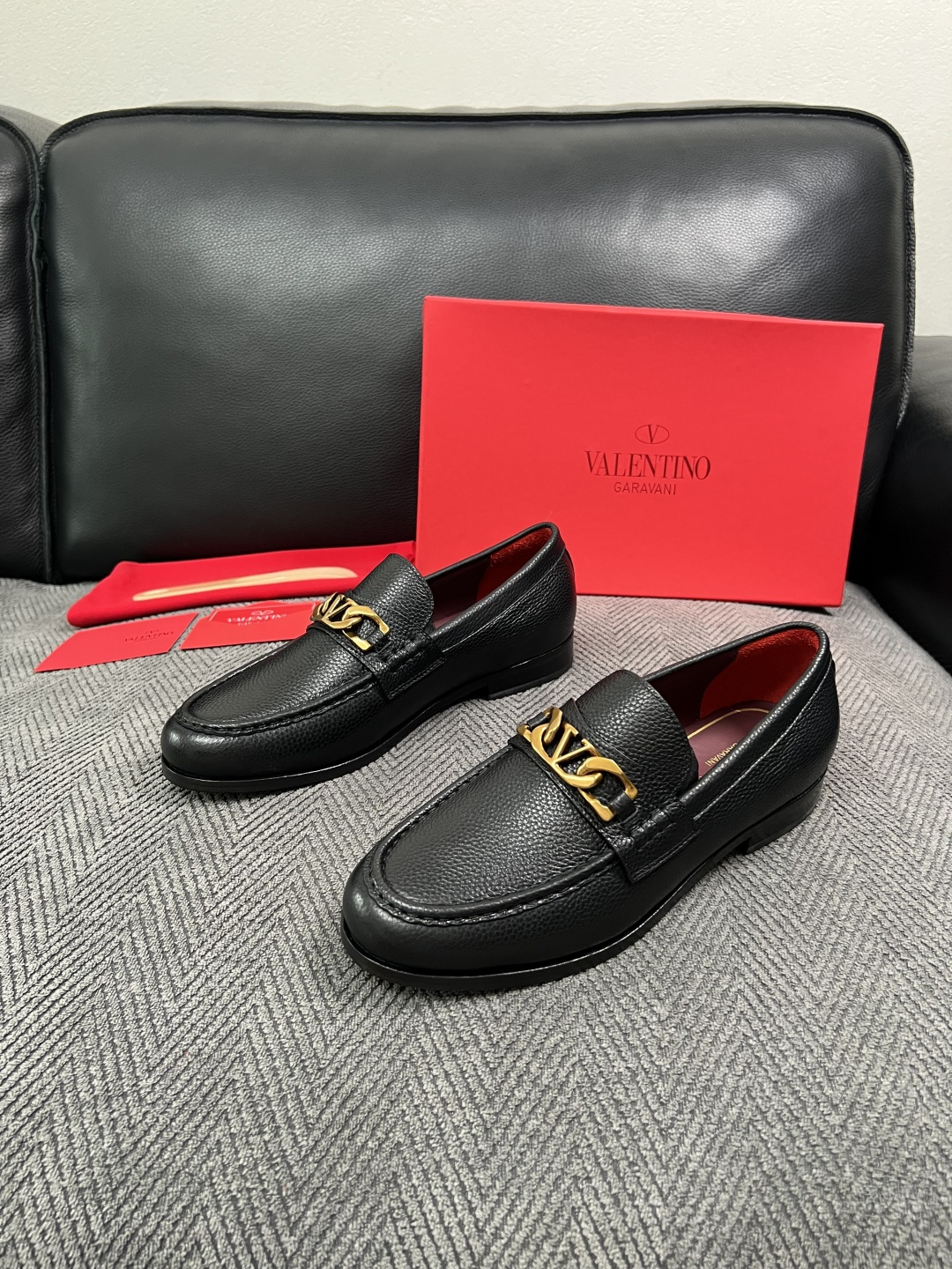 VALENTINO  高品质  顶级工艺品  华伦天奴，皮鞋专柜同步，鞋面意大利进口，高品质复杂工艺品，进口牛皮里垫柔软