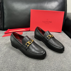VALENTINO 高品质 顶级工艺品 华伦天奴,皮鞋专柜同步,鞋面意大利进口,高品质复杂工艺品,进口牛皮里垫柔软 VALENTINO 高品质 顶级工艺品 华伦天奴,皮鞋专柜同步,鞋面意大利进口,高品质复杂工艺品,进口牛皮里垫柔软