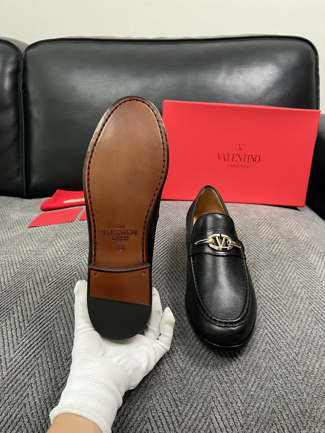 VALENTINO  高品质  顶级工艺品  华伦天奴，皮鞋专柜同步，鞋面意大利进口，高品质复杂工艺品，进口牛皮里垫柔软