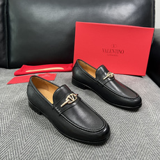 VALENTINO 高品质 顶级工艺品 华伦天奴,皮鞋专柜同步,鞋面意大利进口,高品质复杂工艺品,进口牛皮里垫柔软 VALENTINO 高品质 顶级工艺品 华伦天奴,皮鞋专柜同步,鞋面意大利进口,高品质复杂工艺品,进口牛皮里垫柔软