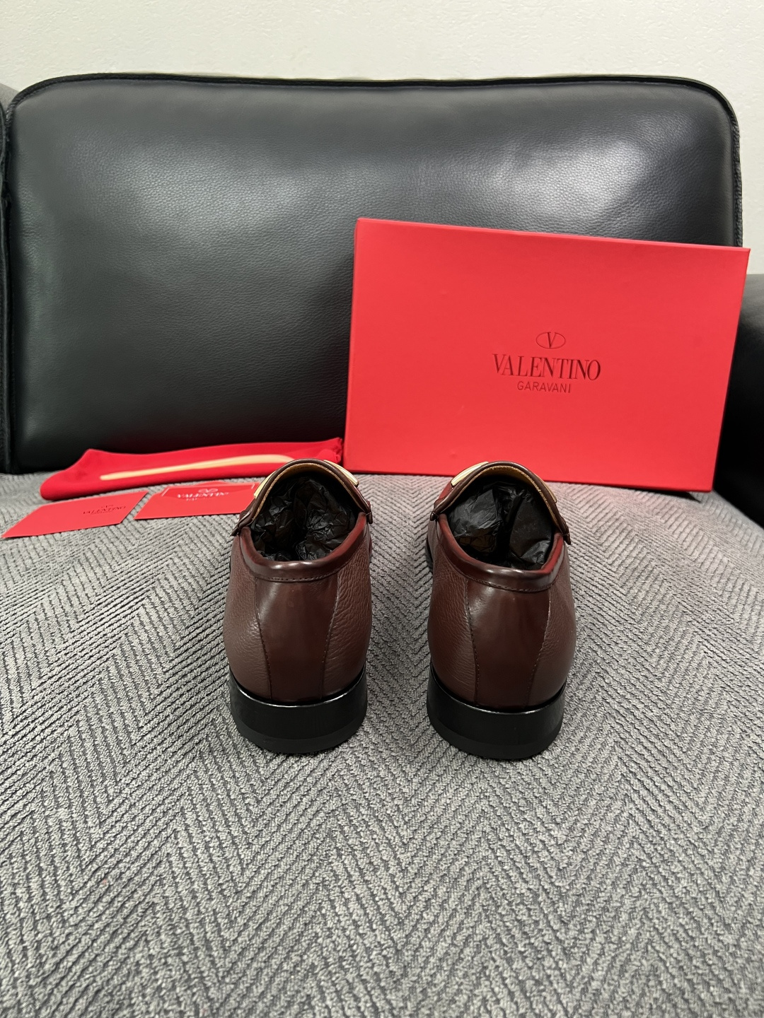 VALENTINO  高品质  顶级工艺品  华伦天奴，皮鞋专柜同步，鞋面意大利进口，高品质复杂工艺品，进口牛皮里垫柔软