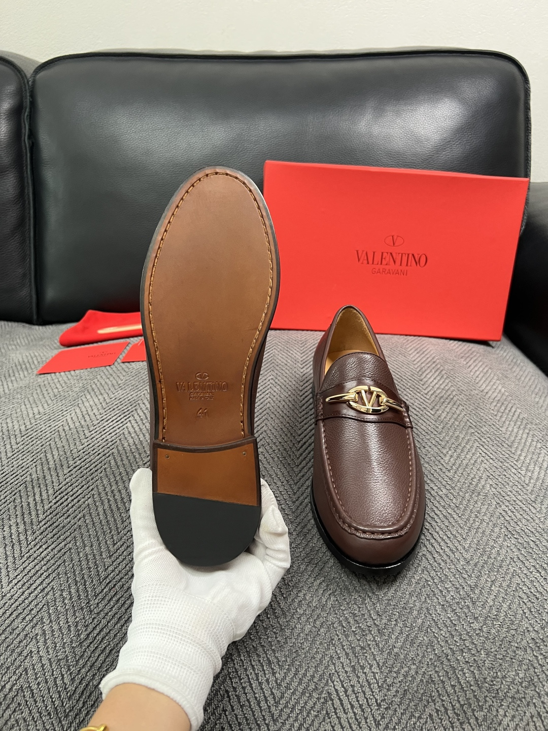 VALENTINO  高品质  顶级工艺品  华伦天奴，皮鞋专柜同步，鞋面意大利进口，高品质复杂工艺品，进口牛皮里垫柔软