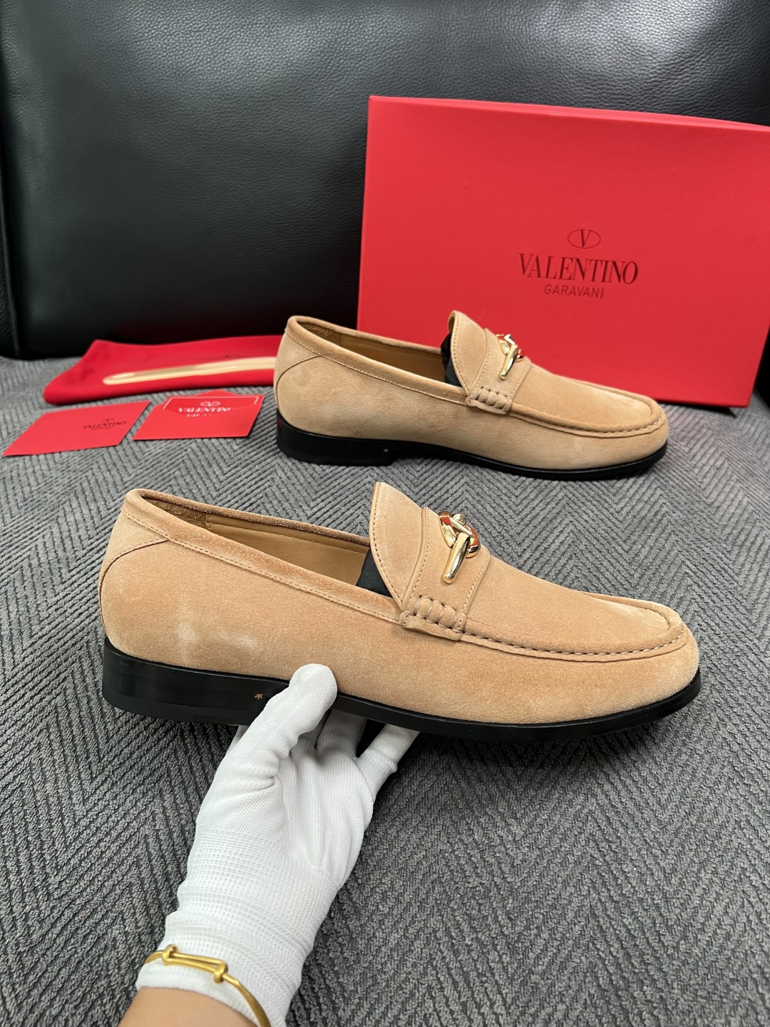 VALENTINO  高品质  顶级工艺品  华伦天奴，皮鞋专柜同步，鞋面意大利进口，高品质复杂工艺品，进口牛皮里垫柔软