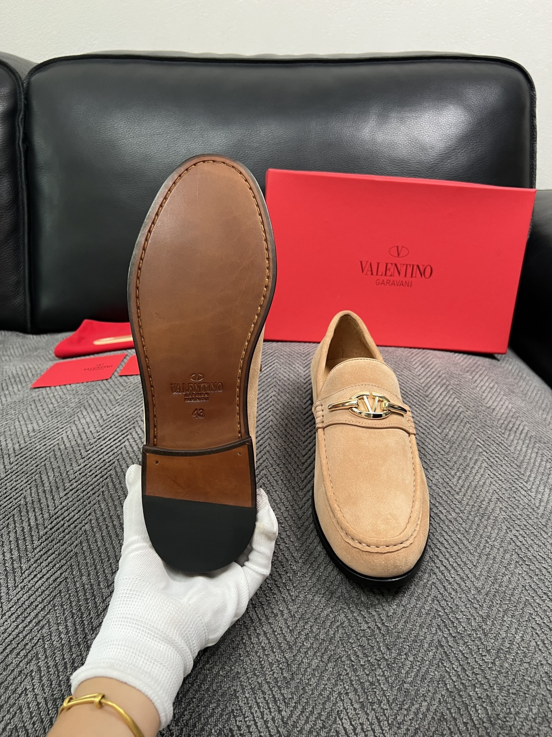 VALENTINO  高品质  顶级工艺品  华伦天奴，皮鞋专柜同步，鞋面意大利进口，高品质复杂工艺品，进口牛皮里垫柔软