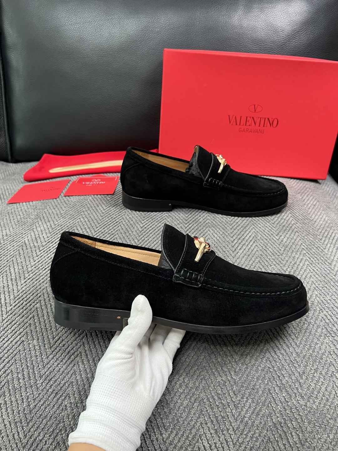 VALENTINO  高品质  顶级工艺品  华伦天奴，皮鞋专柜同步，鞋面意大利进口，高品质复杂工艺品，进口牛皮里垫柔软
