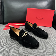 VALENTINO 高品质 顶级工艺品 华伦天奴,皮鞋专柜同步,鞋面意大利进口,高品质复杂工艺品,进口牛皮里垫柔软 VALENTINO 高品质 顶级工艺品 华伦天奴,皮鞋专柜同步,鞋面意大利进口,高品质复杂工艺品,进口牛皮里垫柔软