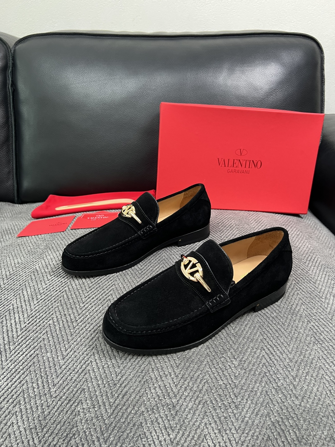 VALENTINO  高品质  顶级工艺品  华伦天奴，皮鞋专柜同步，鞋面意大利进口，高品质复杂工艺品，进口牛皮里垫柔软