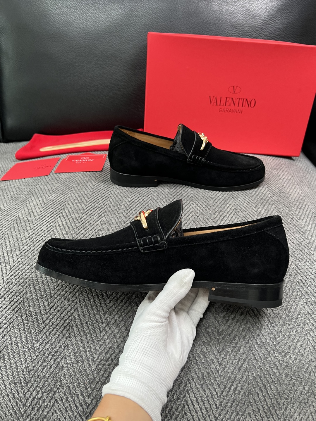 VALENTINO  高品质  顶级工艺品  华伦天奴，皮鞋专柜同步，鞋面意大利进口，高品质复杂工艺品，进口牛皮里垫柔软