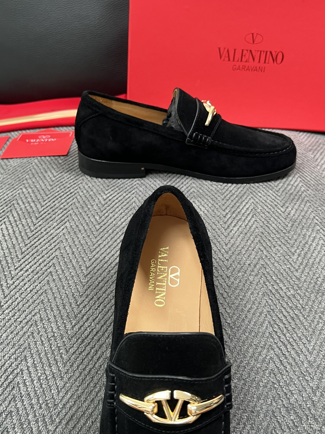VALENTINO  高品质  顶级工艺品  华伦天奴，皮鞋专柜同步，鞋面意大利进口，高品质复杂工艺品，进口牛皮里垫柔软