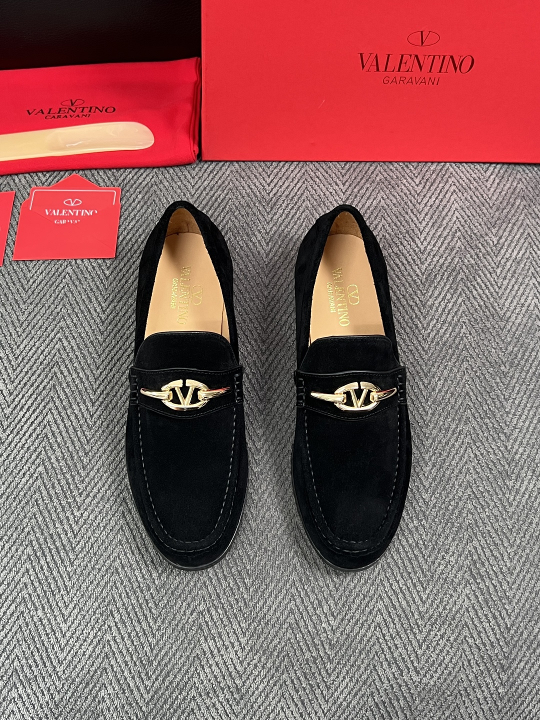 VALENTINO  高品质  顶级工艺品  华伦天奴，皮鞋专柜同步，鞋面意大利进口，高品质复杂工艺品，进口牛皮里垫柔软