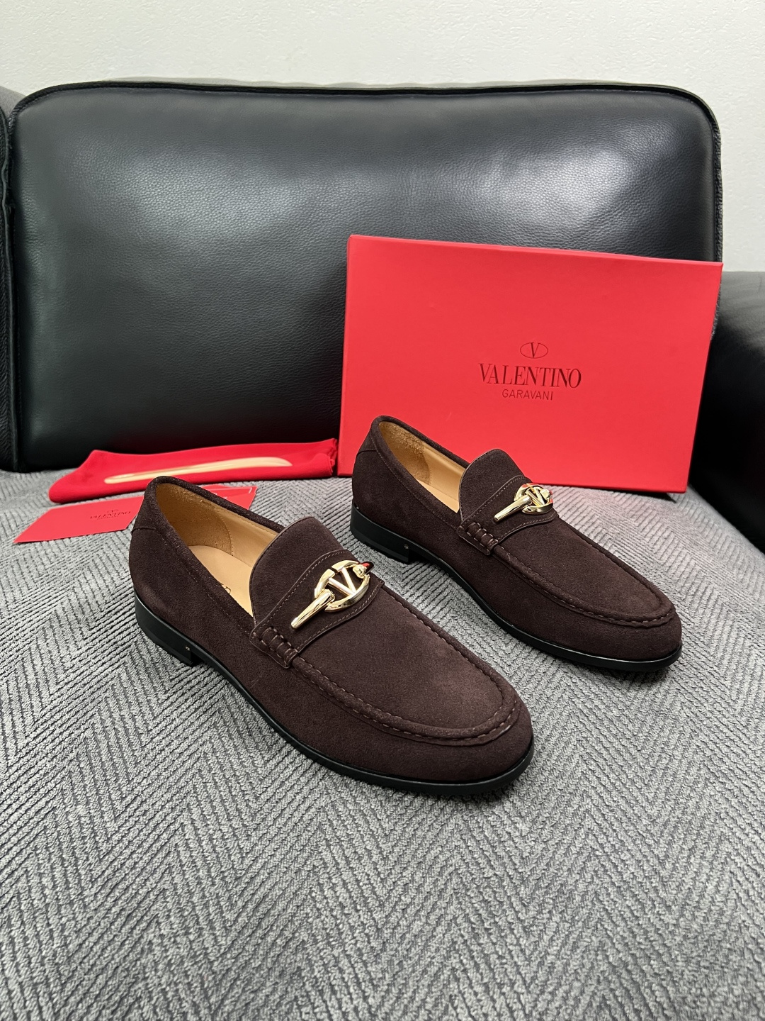VALENTINO  高品质  顶级工艺品  华伦天奴，皮鞋专柜同步，鞋面意大利进口，高品质复杂工艺品，进口牛皮里垫柔软
