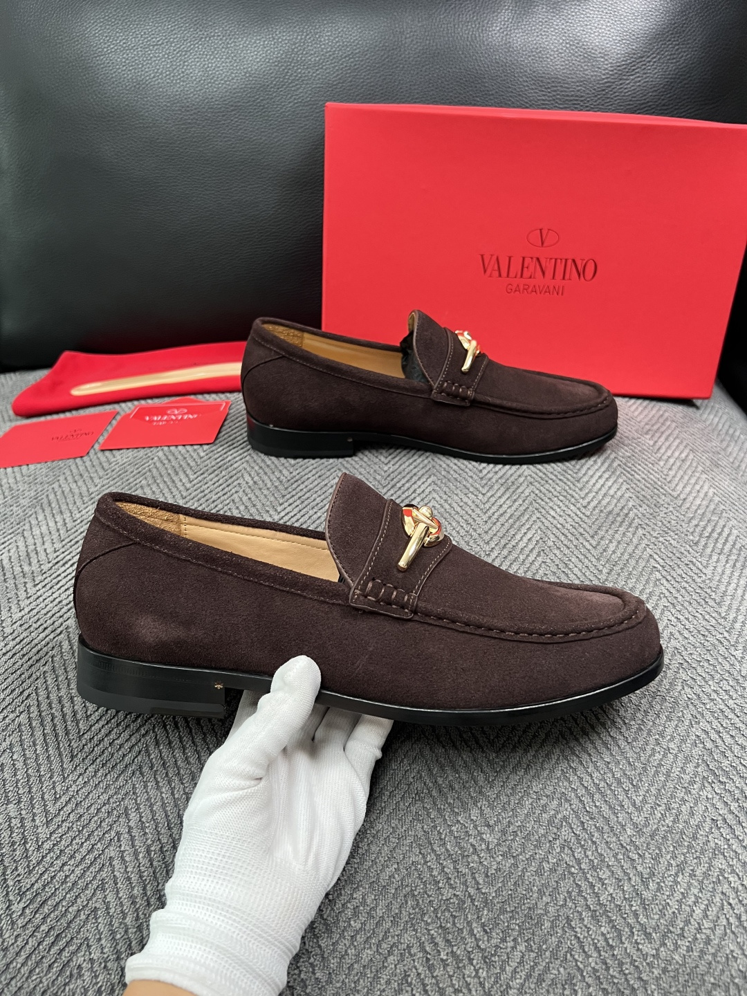 VALENTINO  高品质  顶级工艺品  华伦天奴，皮鞋专柜同步，鞋面意大利进口，高品质复杂工艺品，进口牛皮里垫柔软