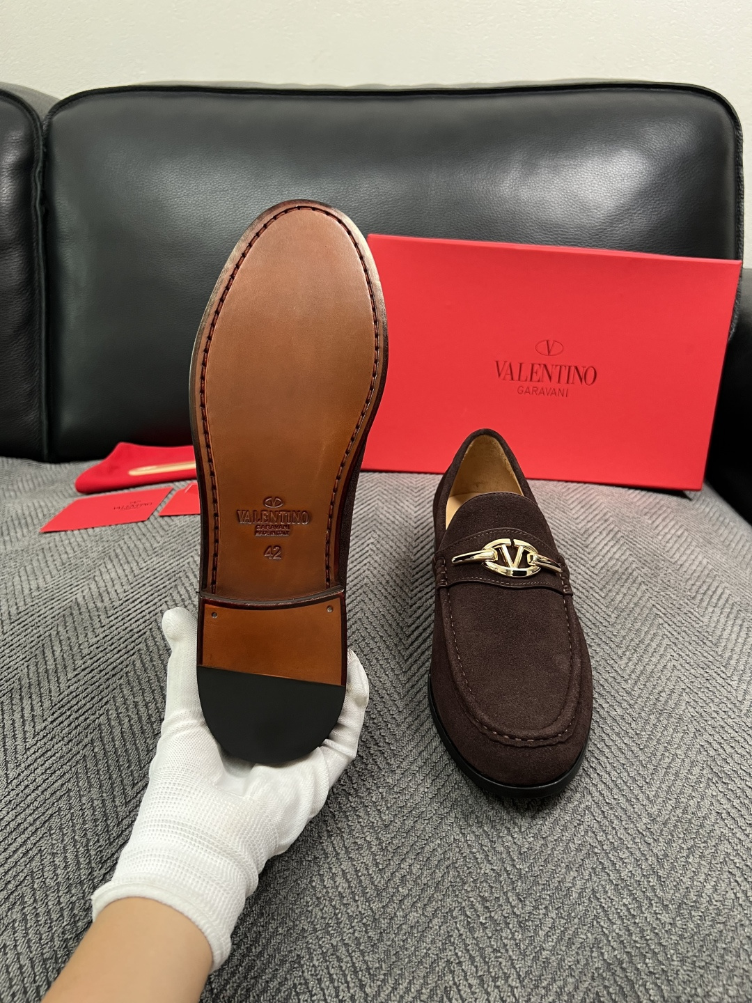VALENTINO  高品质  顶级工艺品  华伦天奴，皮鞋专柜同步，鞋面意大利进口，高品质复杂工艺品，进口牛皮里垫柔软