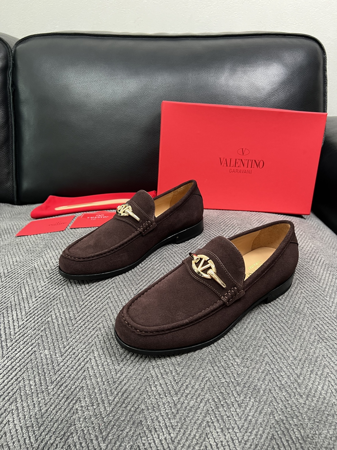 VALENTINO  高品质  顶级工艺品  华伦天奴，皮鞋专柜同步，鞋面意大利进口，高品质复杂工艺品，进口牛皮里垫柔软