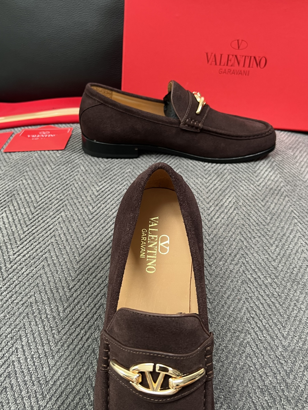VALENTINO  高品质  顶级工艺品  华伦天奴，皮鞋专柜同步，鞋面意大利进口，高品质复杂工艺品，进口牛皮里垫柔软