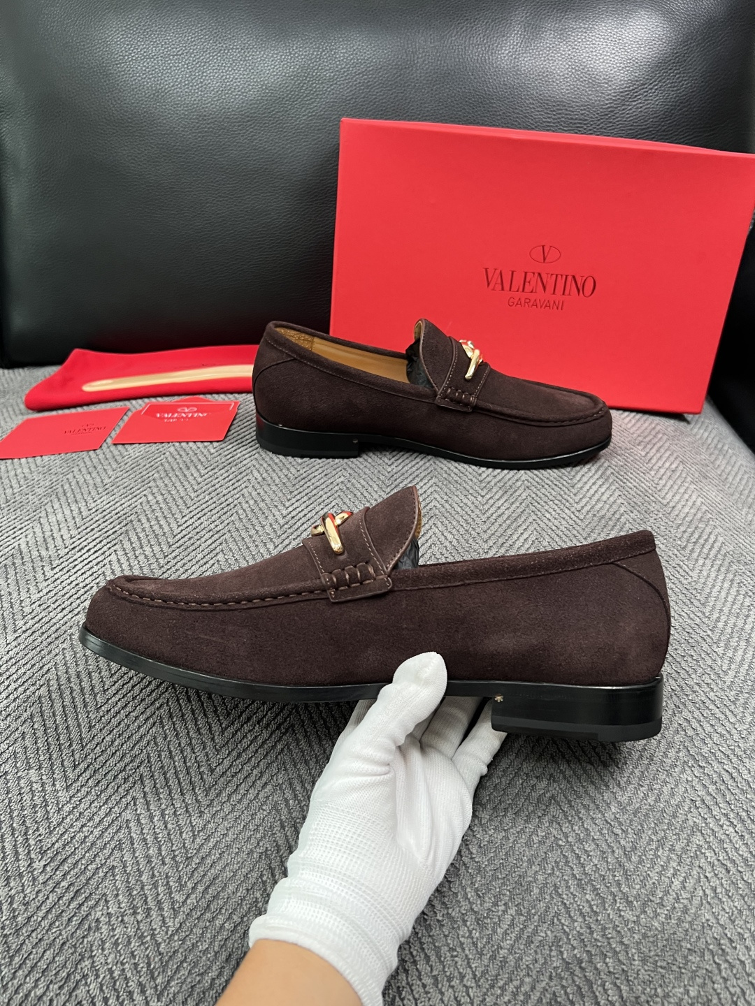 VALENTINO  高品质  顶级工艺品  华伦天奴，皮鞋专柜同步，鞋面意大利进口，高品质复杂工艺品，进口牛皮里垫柔软