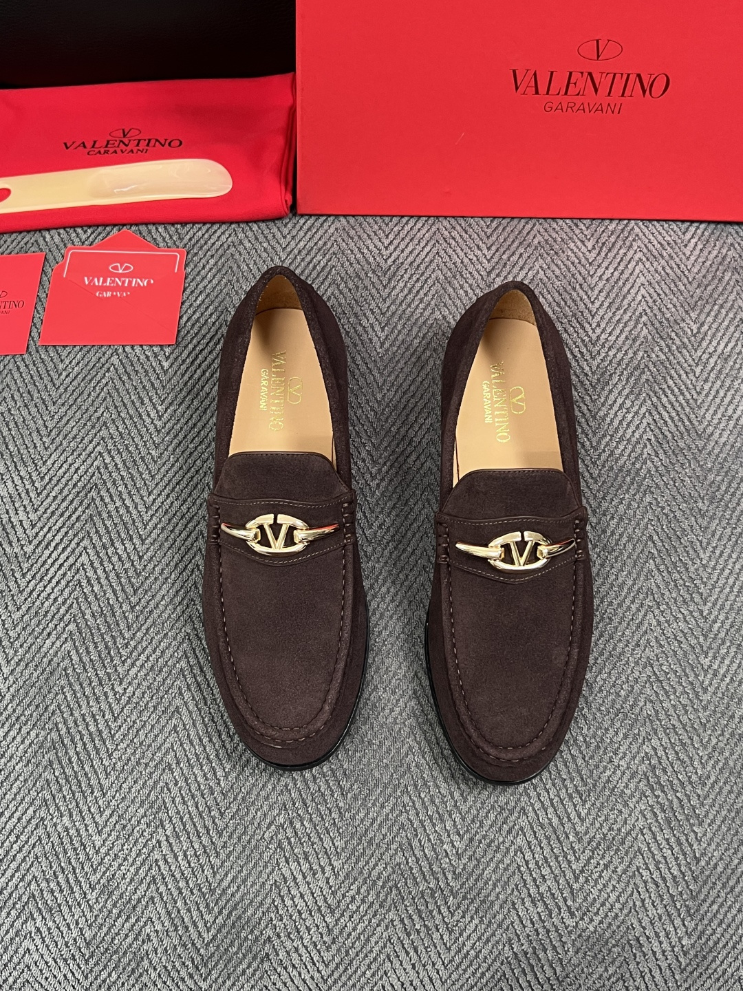 VALENTINO  高品质  顶级工艺品  华伦天奴，皮鞋专柜同步，鞋面意大利进口，高品质复杂工艺品，进口牛皮里垫柔软