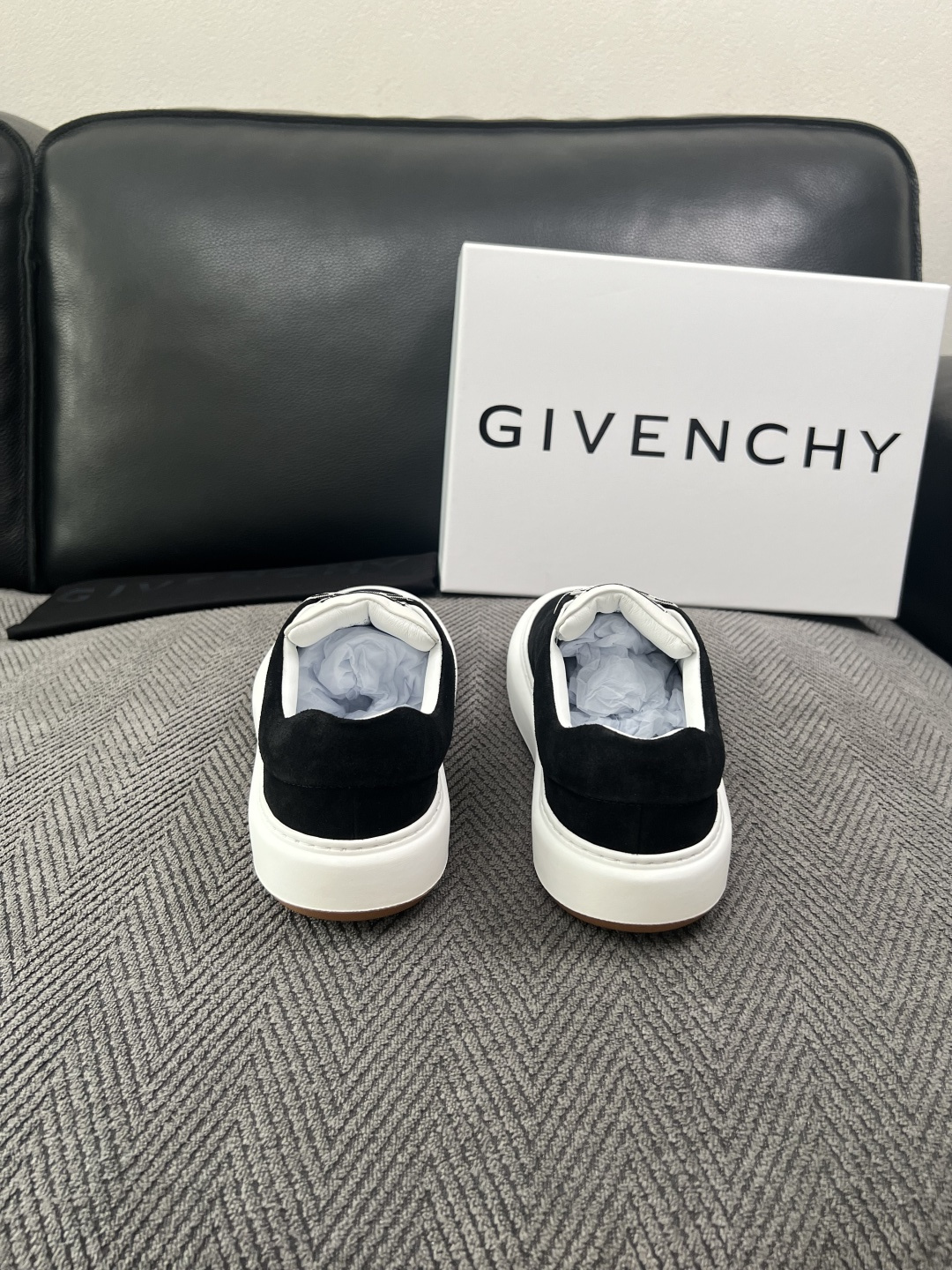 Givenchy 高品质  顶级工艺品  纪梵希  专柜同步原厂配置，意大利进口牛皮搭配面料，全鞋配件私模打造，柔软舒适