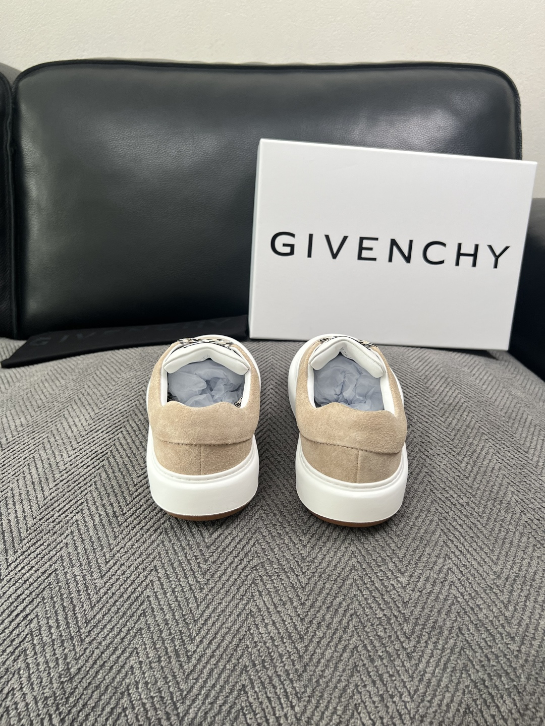 Givenchy 高品质  顶级工艺品  纪梵希  专柜同步原厂配置，意大利进口牛皮搭配面料，全鞋配件私模打造，柔软舒适
