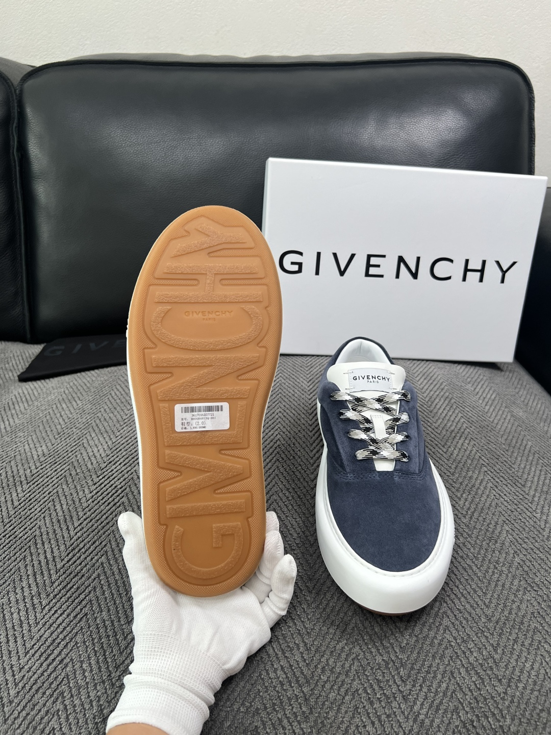 Givenchy 高品质  顶级工艺品  纪梵希  专柜同步原厂配置，意大利进口牛皮搭配面料，全鞋配件私模打造，柔软舒适