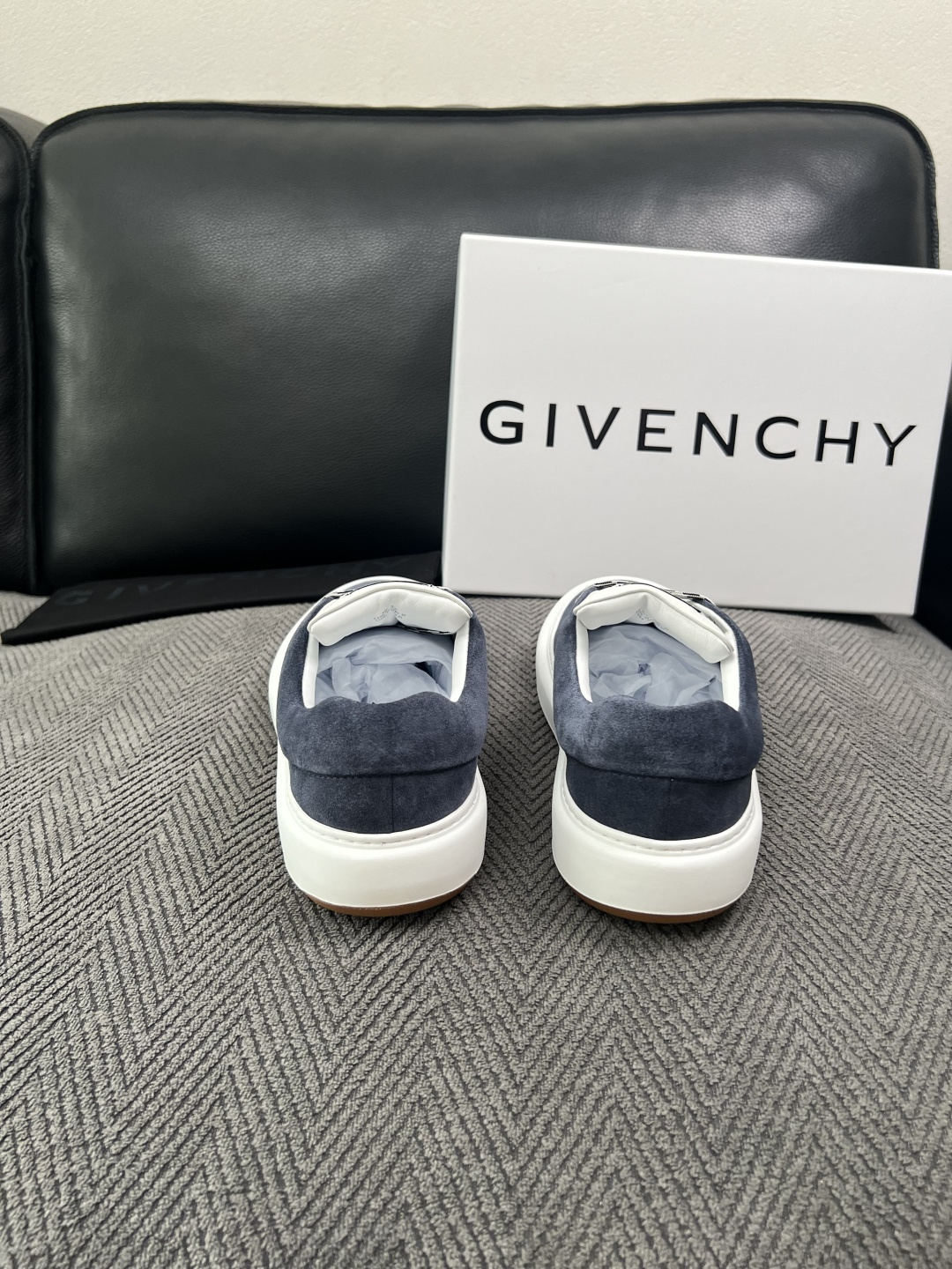 Givenchy 高品质  顶级工艺品  纪梵希  专柜同步原厂配置，意大利进口牛皮搭配面料，全鞋配件私模打造，柔软舒适