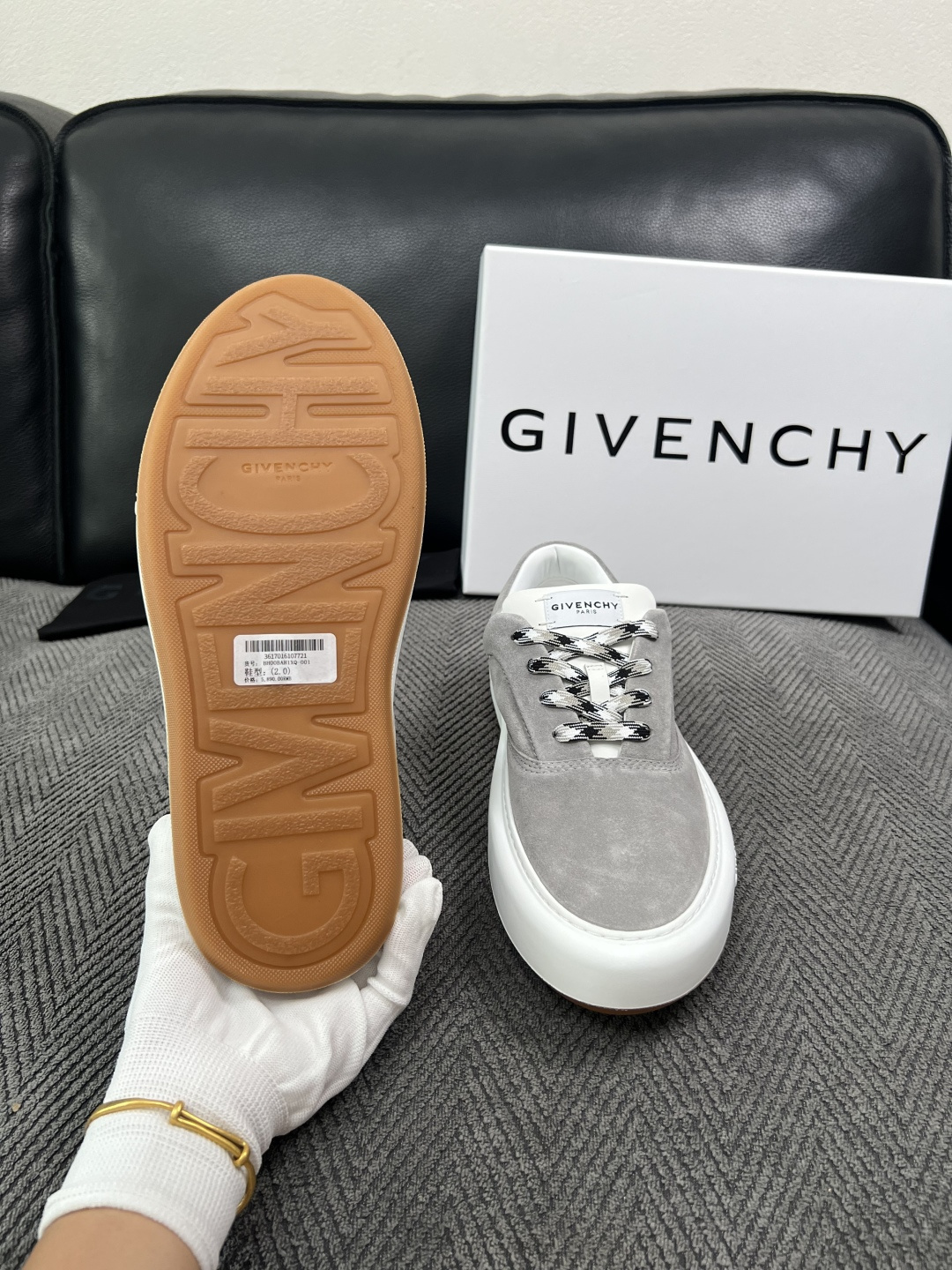 Givenchy 高品质  顶级工艺品  纪梵希  专柜同步原厂配置，意大利进口牛皮搭配面料，全鞋配件私模打造，柔软舒适