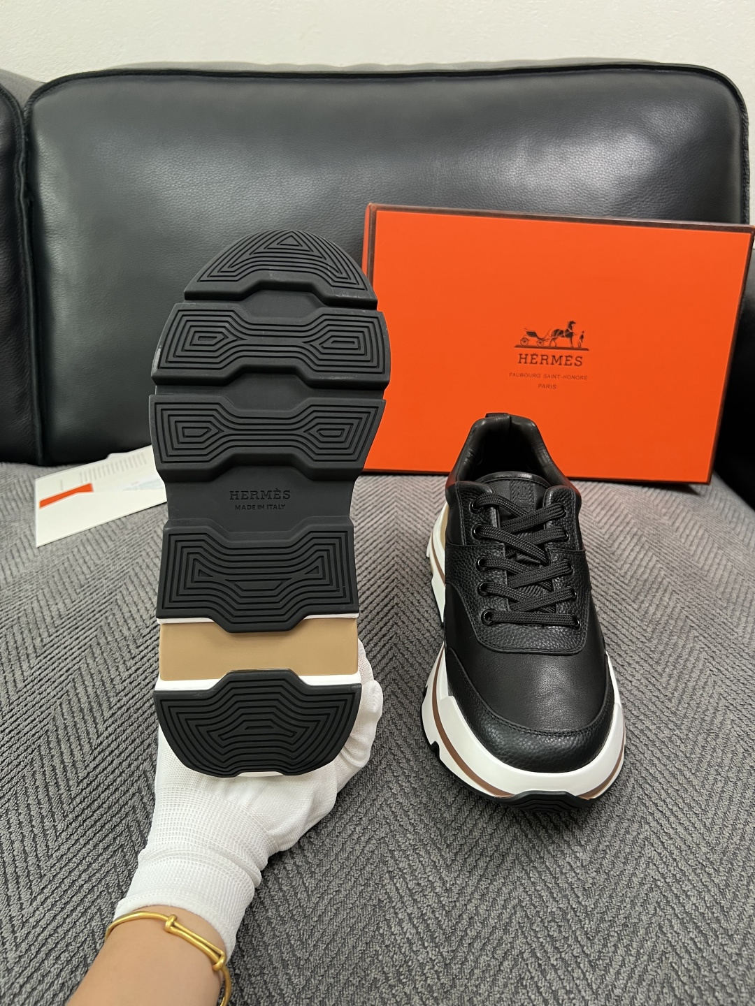 Hermes  高品质  顶级工艺品  爱马仕 专柜同步发售原厂配置，意大利进口原版牛皮面料，高品质拼接工艺，全进口水染