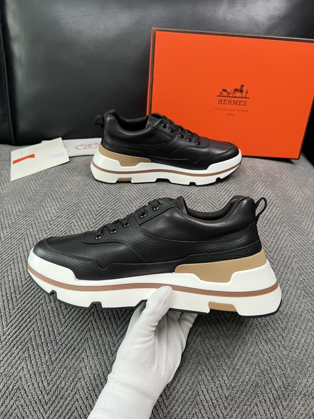 Hermes  高品质  顶级工艺品  爱马仕 专柜同步发售原厂配置，意大利进口原版牛皮面料，高品质拼接工艺，全进口水染