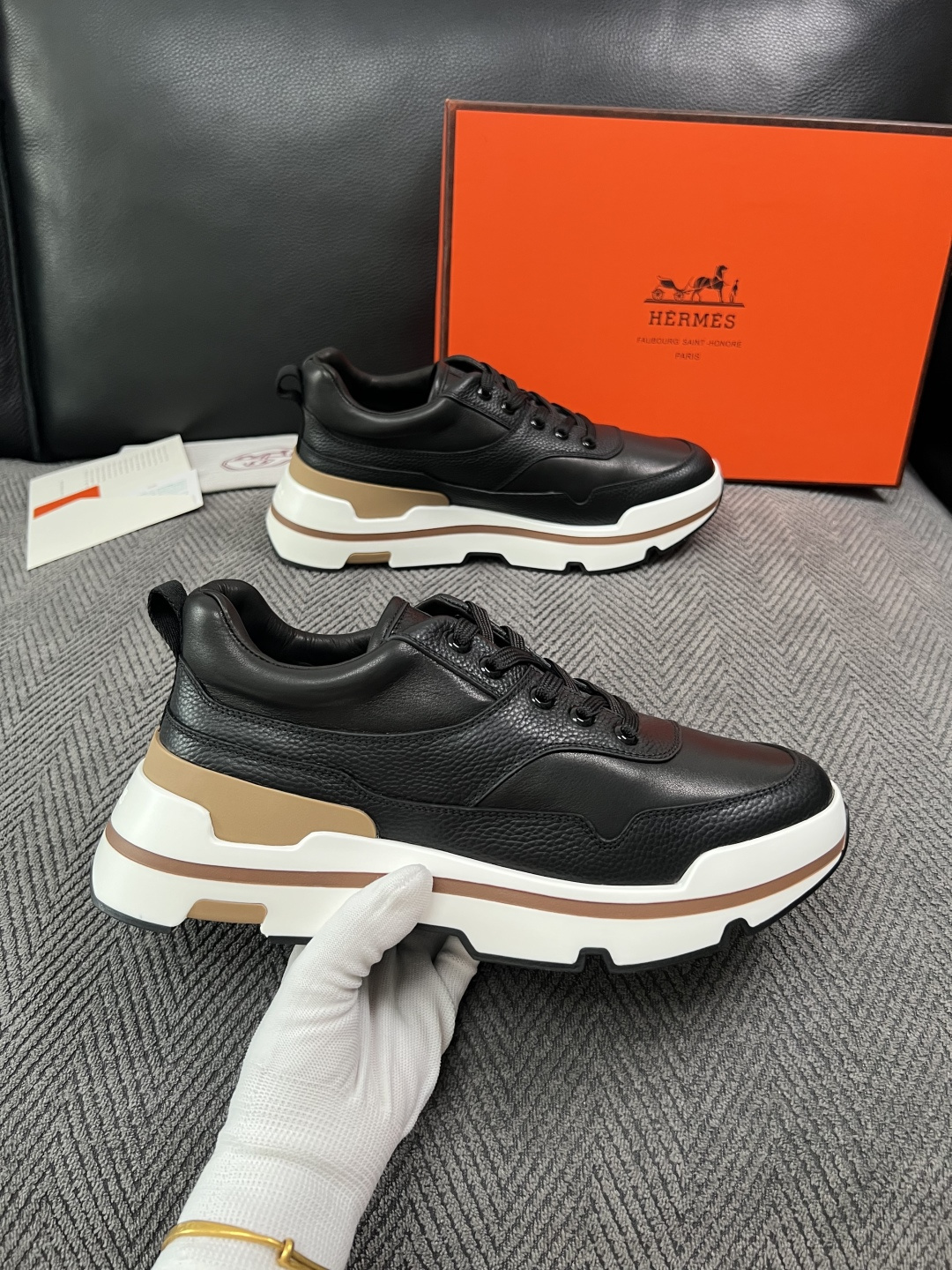 Hermes  高品质  顶级工艺品  爱马仕 专柜同步发售原厂配置，意大利进口原版牛皮面料，高品质拼接工艺，全进口水染