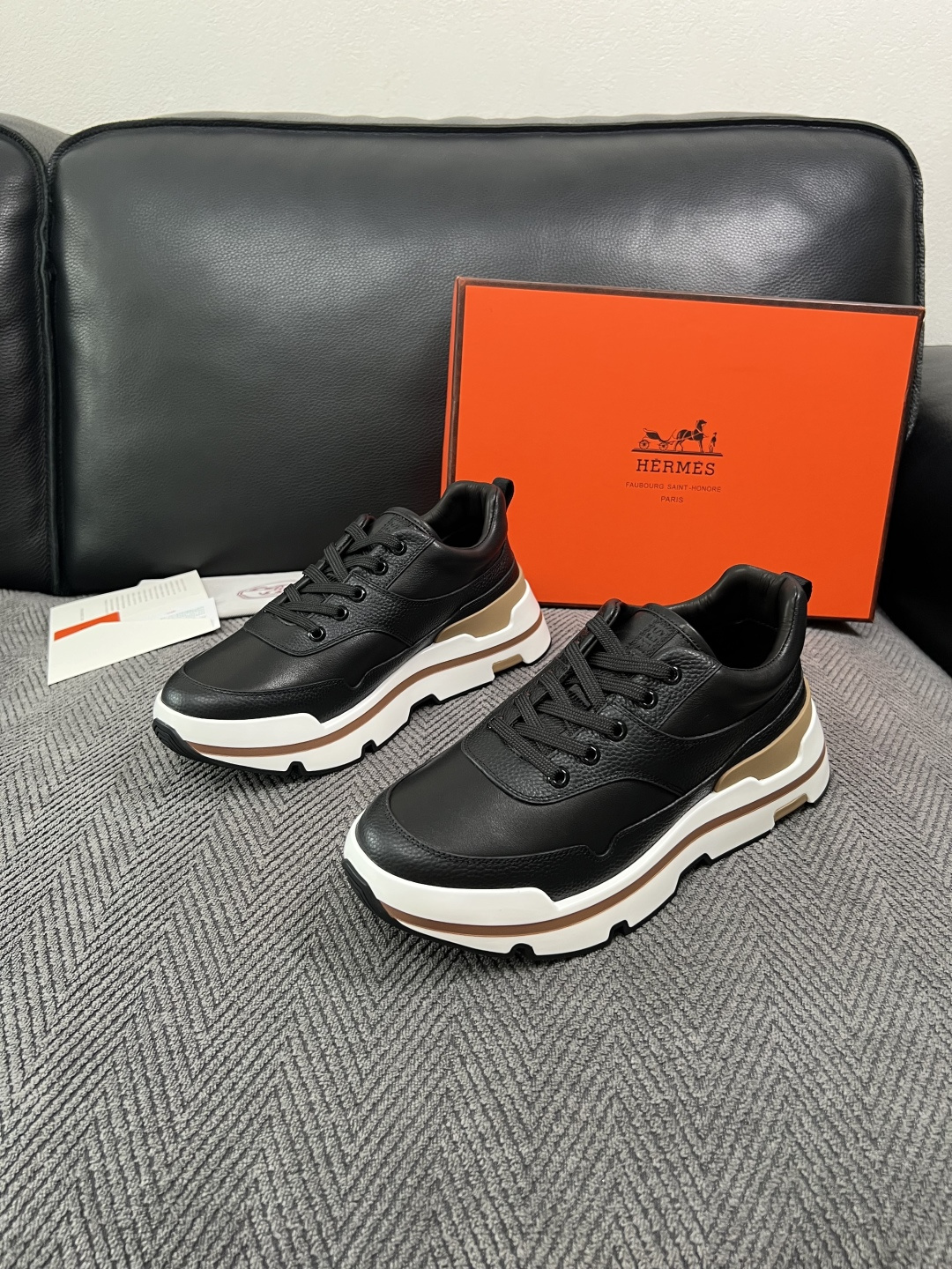 Hermes  高品质  顶级工艺品  爱马仕 专柜同步发售原厂配置，意大利进口原版牛皮面料，高品质拼接工艺，全进口水染