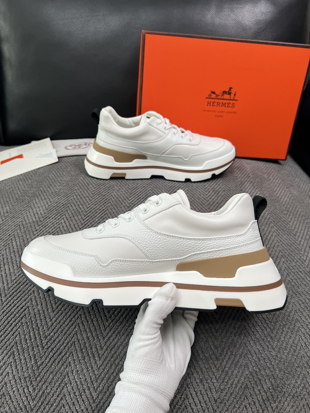 Hermes  高品质  顶级工艺品  爱马仕 专柜同步发售原厂配置，意大利进口原版牛皮面料，高品质拼接工艺，全进口水染