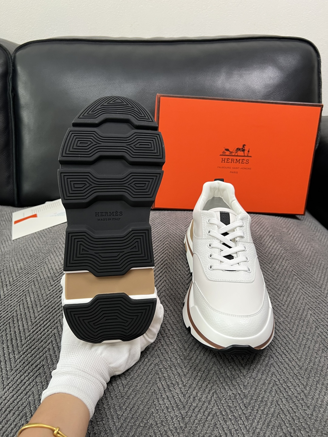 Hermes  高品质  顶级工艺品  爱马仕 专柜同步发售原厂配置，意大利进口原版牛皮面料，高品质拼接工艺，全进口水染