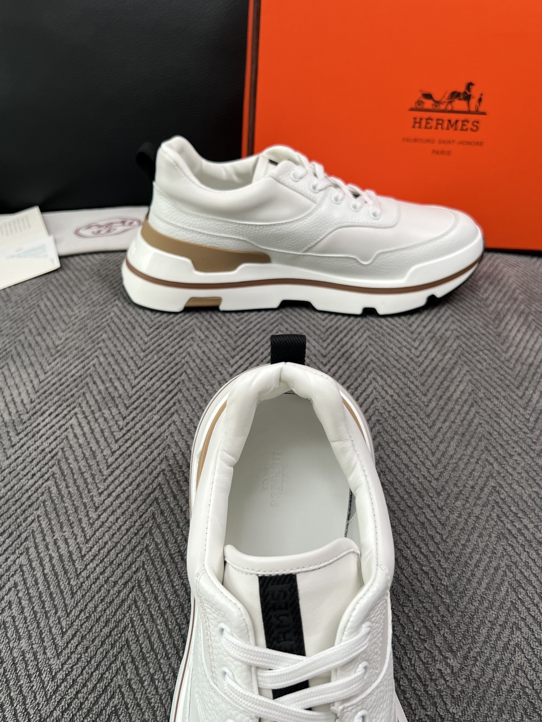 Hermes  高品质  顶级工艺品  爱马仕 专柜同步发售原厂配置，意大利进口原版牛皮面料，高品质拼接工艺，全进口水染