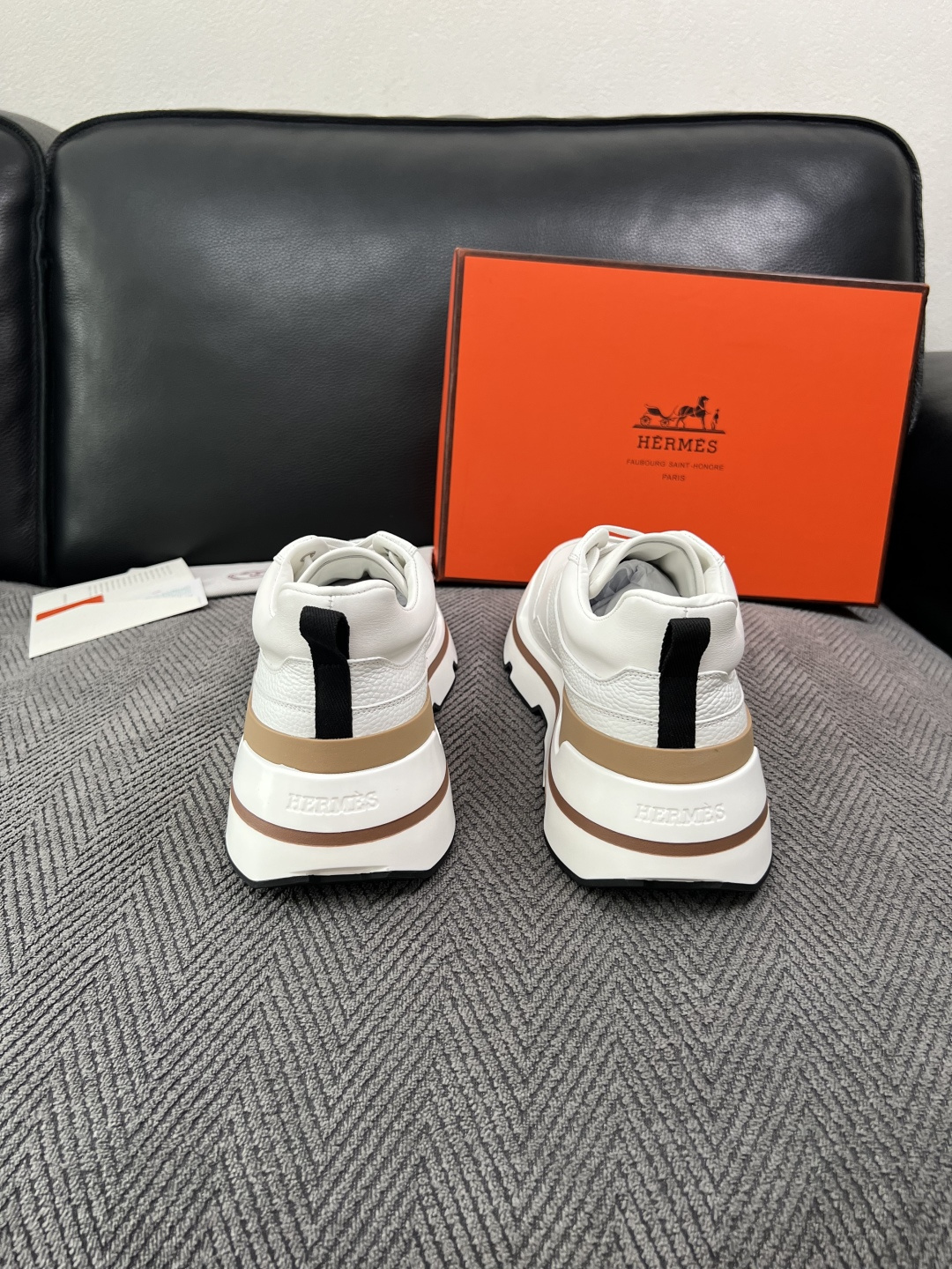 Hermes  高品质  顶级工艺品  爱马仕 专柜同步发售原厂配置，意大利进口原版牛皮面料，高品质拼接工艺，全进口水染