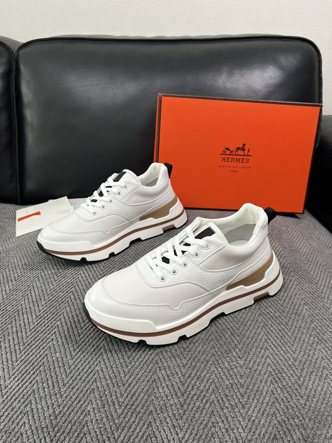 Hermes  高品质  顶级工艺品  爱马仕 专柜同步发售原厂配置，意大利进口原版牛皮面料，高品质拼接工艺，全进口水染